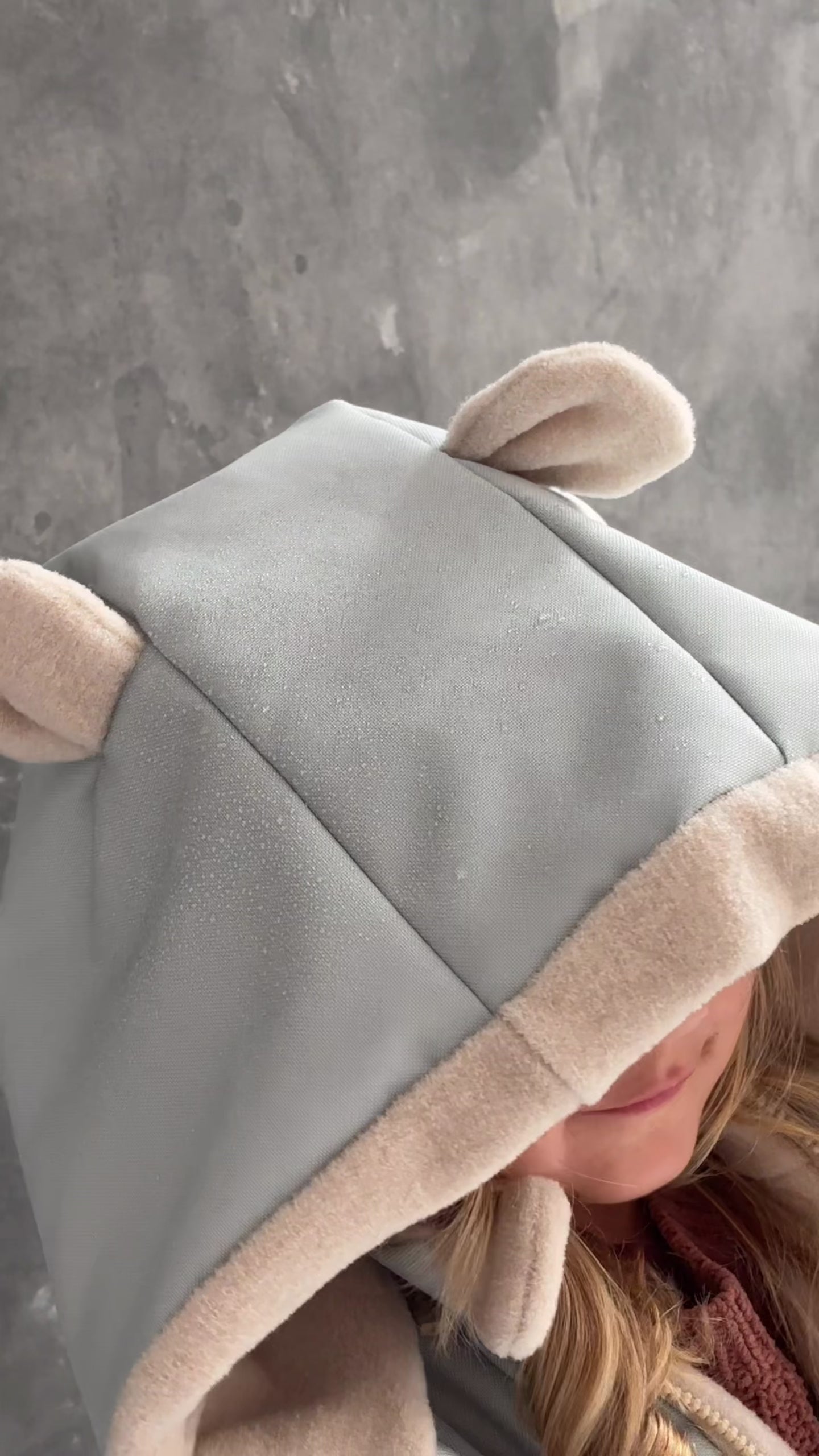 Load video: BEIGE car poncho, 75-105 cm