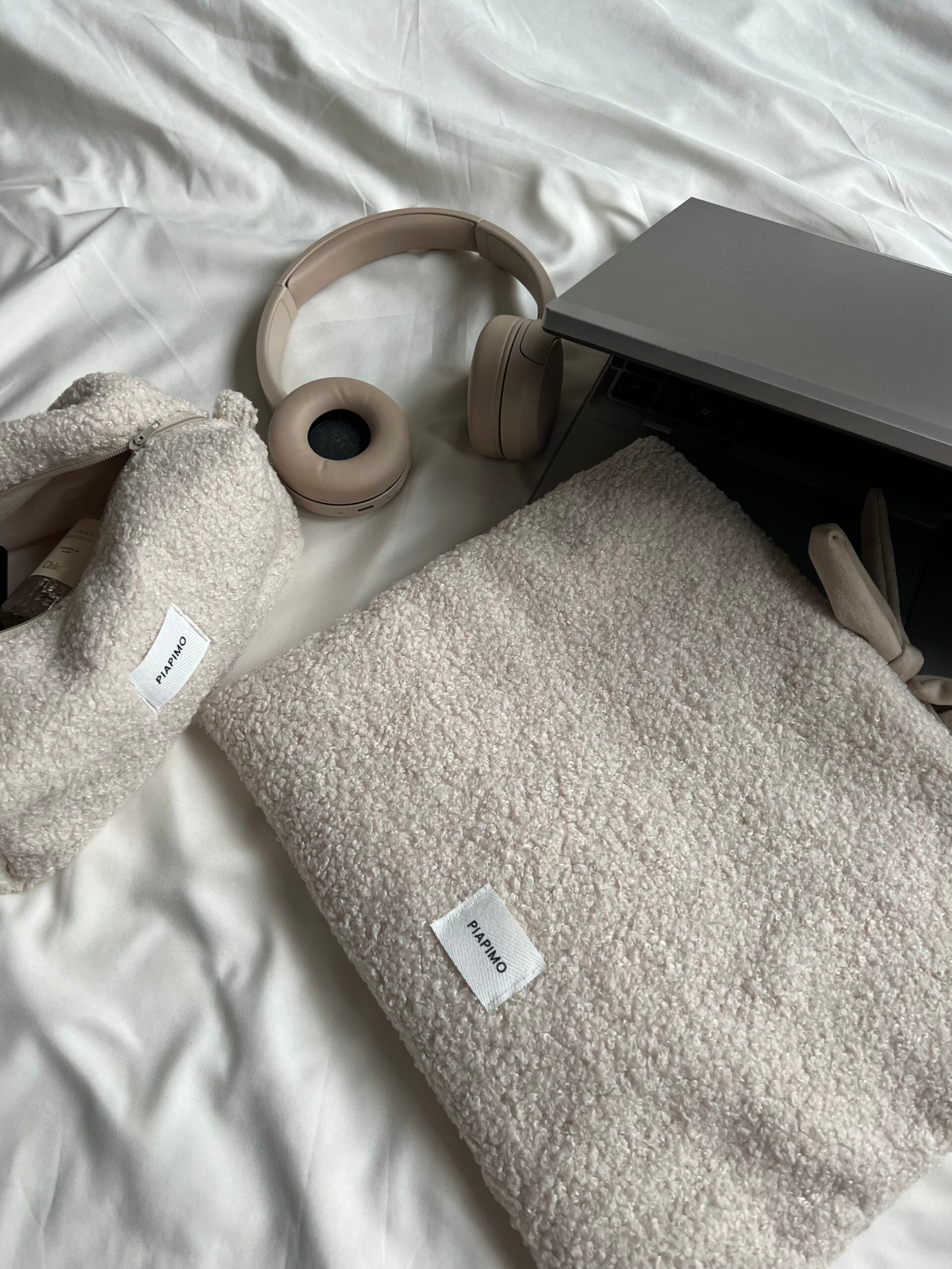 etui case na laptopa piapimo teddy beżowe